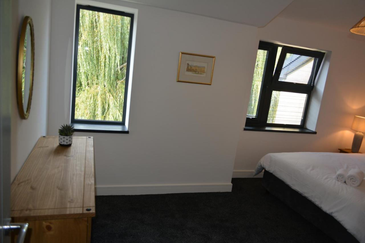 8 Jarn Court