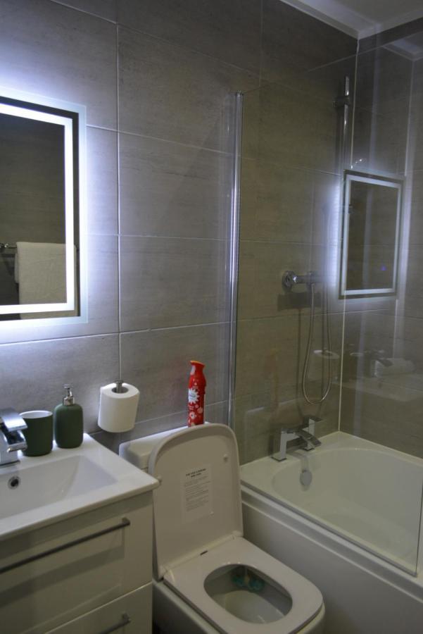 8 Jarn Court * Oxford